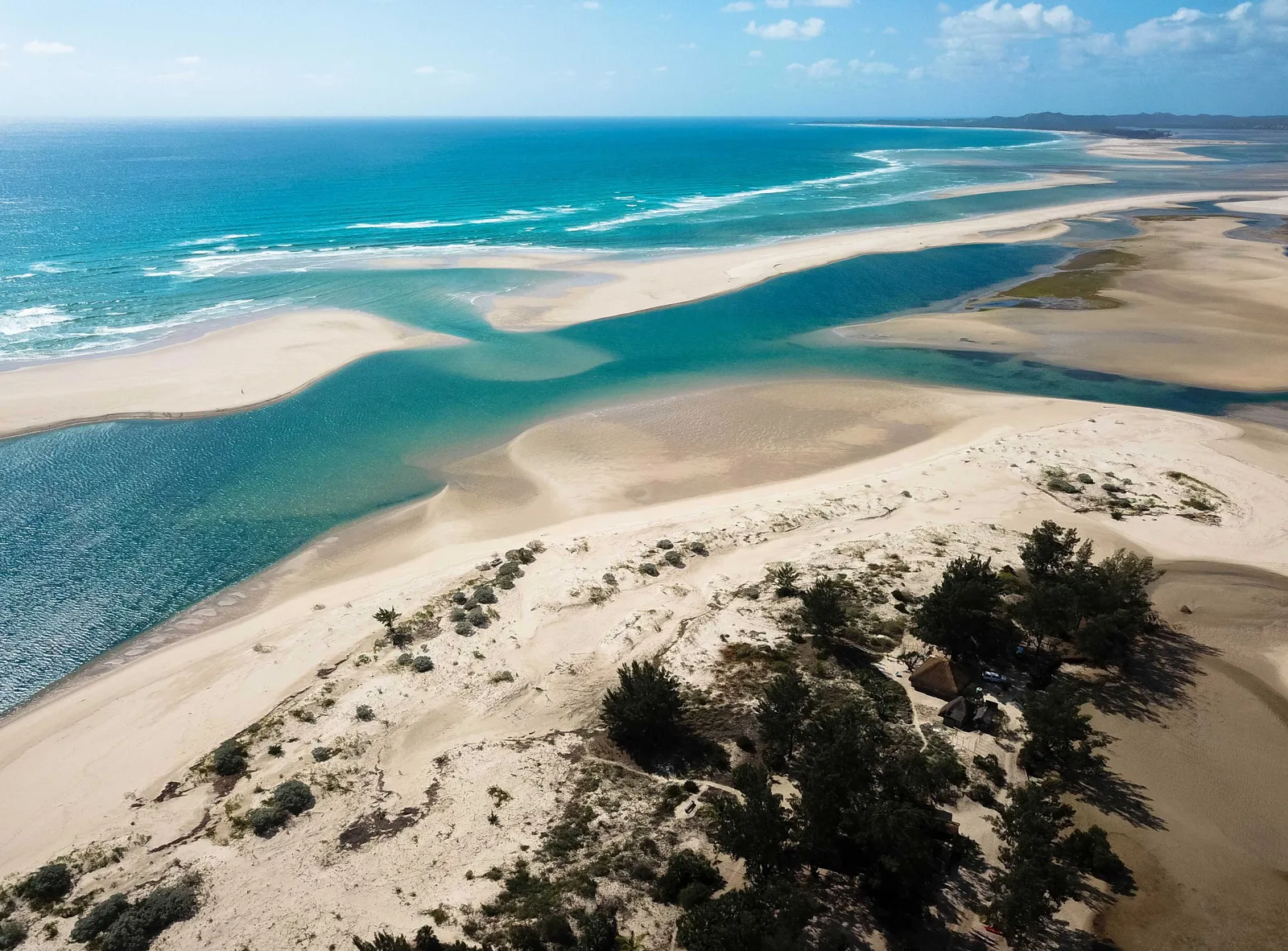 paysage de lagune vu de drone