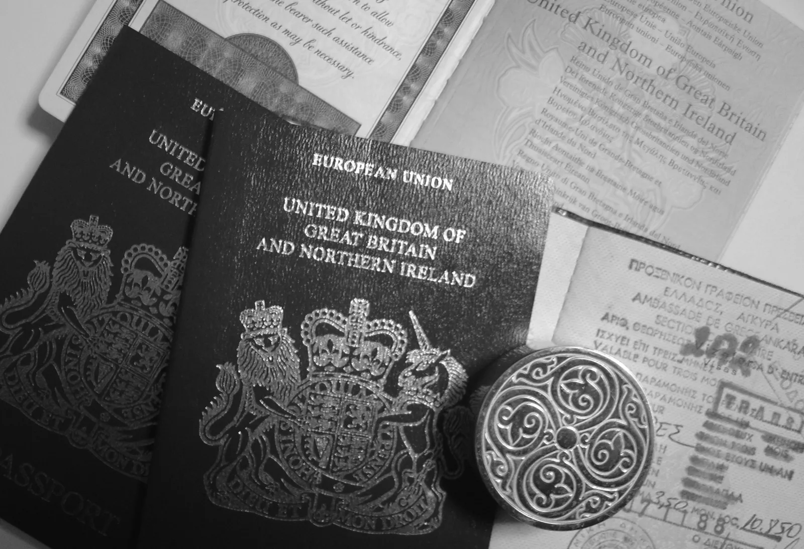 passeports en noir et blanc