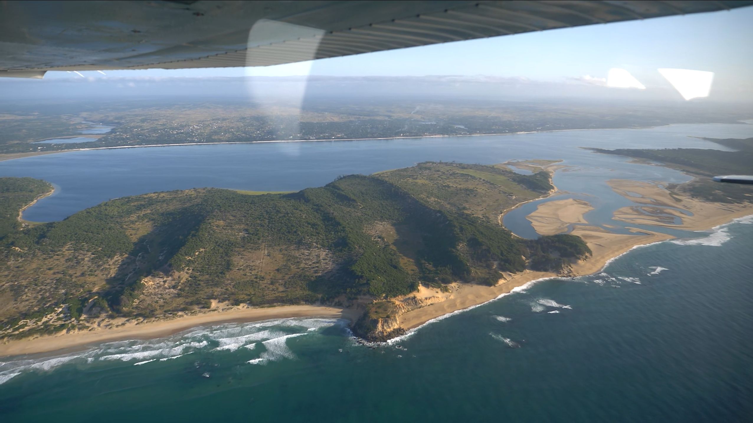 La laguna de Bilene vista desde la Cessna al amanecer